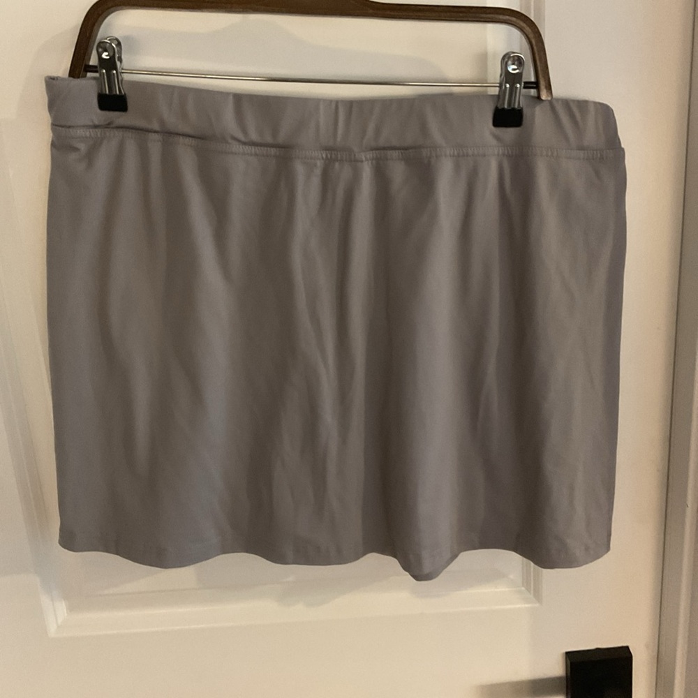 Skorts - Elastic Waist 
Pull On Gray Women's Skirt - Size 2XL